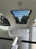 Careliner M Grey Pferdeanhänger für 2 Pferde – Stilvoll und Sicher – Bild 14