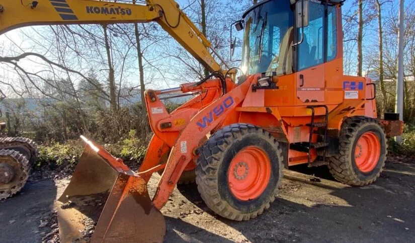 1-7-825x483-1.webp FIAT-HITACHI W 90A – Image 1