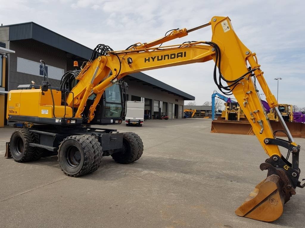 2007-Hyundai-Robex-140W-003.jpg Pelle sur pneus Hyundai Robex 140W-7A de 2007, 14,9 tonnes, d'occasion – Image 1