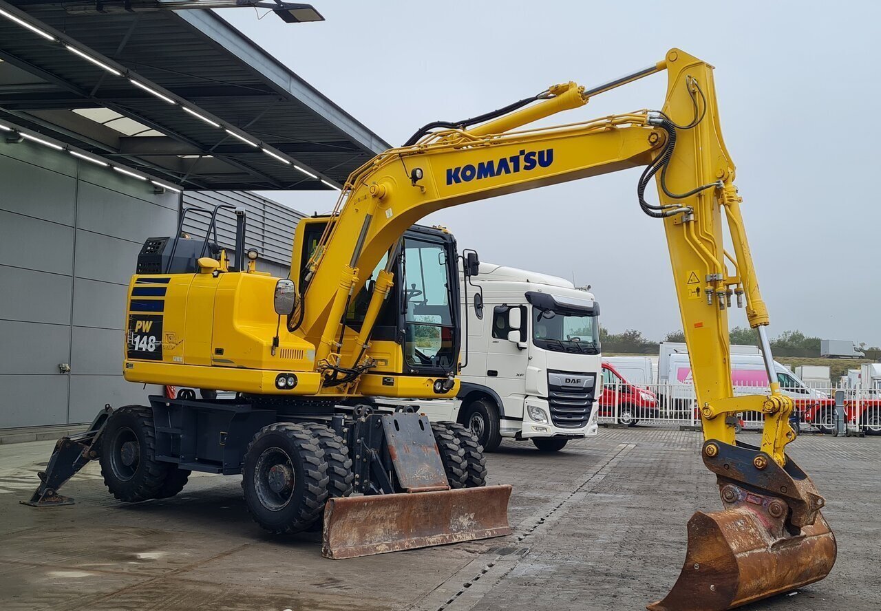 Komatsu-PW148-11-2018-05.jpg Komatsu PW148-11 2018 – 15,98 tonnes – 5 270 heures de fonctionnement – Image 1