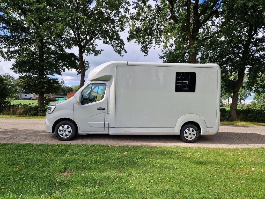 M.jpg Camion chevaux Renault Master 165 ch 2021 – 2 places – 3,5T Permis B – 36 000 km – Image 1